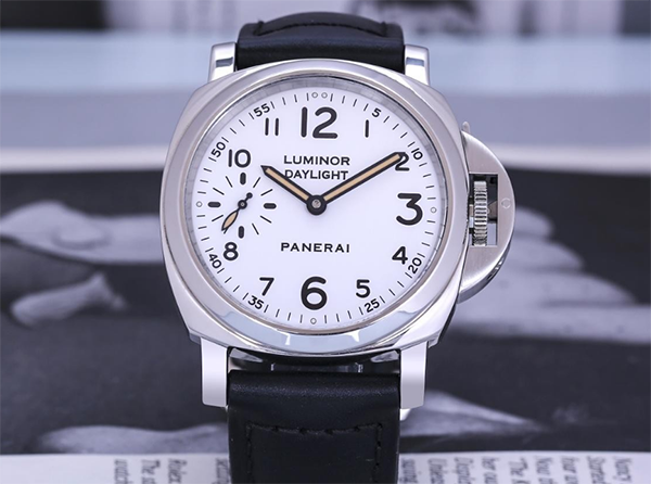 手表回收店里沛纳海特别版手表买不买，二手价格是关键？