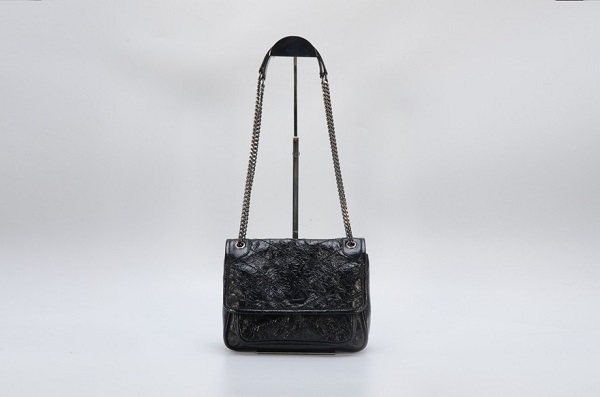 圣罗兰niki二手包包回收价格易受传统奢侈品市场波及