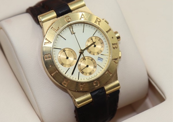 九五新宝格丽DIAGONO系列日期显示手表回收多少钱