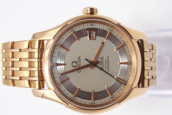  这红金表壳的欧米茄蝶飞系列旧手表回收价格有几折？