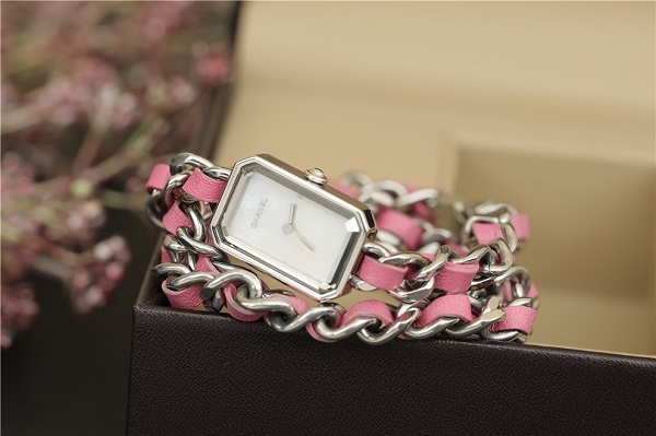 粉色方糖链条香奈儿手表回收多少钱 据说行情高开低走