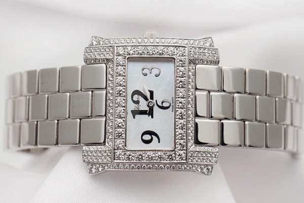 萧邦女士方形白钻手表回收保值率不到3折 只因钻石不保值？