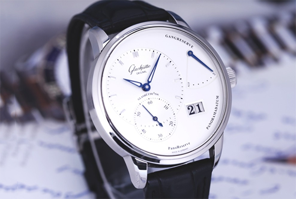 格拉苏蒂经典偏心二手手表回收价格如何？名表更容易保值？