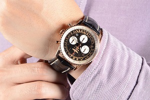 二手手表回收价格查询 百年灵航空计时表回收多少钱