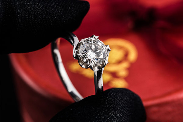金au750的周六福钻石戒指回收价格多少钱
