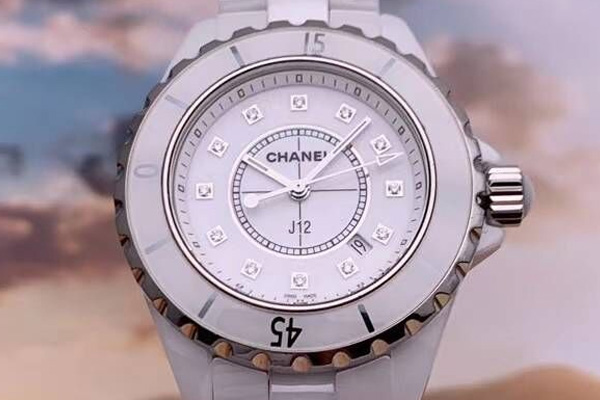 香奈儿 j12手表回收价格是多少 这个品牌的腕表档次怎么样
