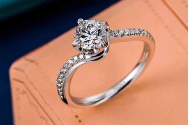 大型的珠宝店回收钻石戒指吗