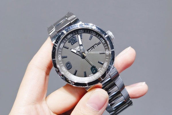 豪利时手表回收多少钱？