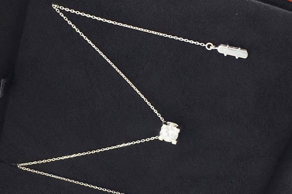 原价九千块的钻石项链能卖多少钱？
