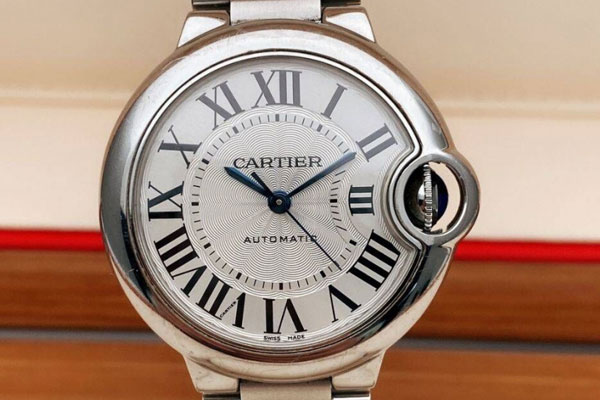 精钢表壳的卡地亚手表回收大概多少钱