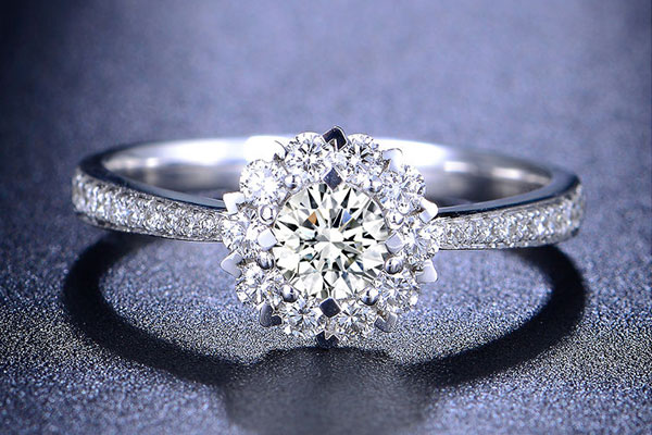 花了几十万买的5克拉钻石戒指回收多少钱