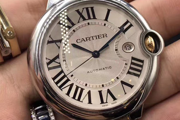 不锈钢镀金材质的卡地亚二手手表回收多少钱？