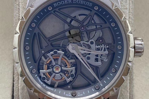 超酷炫的四方形罗杰杜彼手表回收多少钱