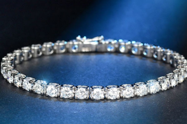 二手奢侈品珠宝钻石首饰回收值多少钱 