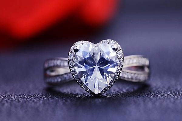  钻石戒指多少钱一个  定价与品牌效应挂钩吗