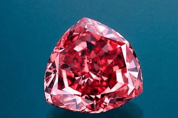 红宝石和蓝宝石同属于钻石哪个更贵