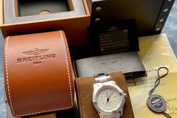 二手百年灵挑战者系列石英手表全套原装展示图