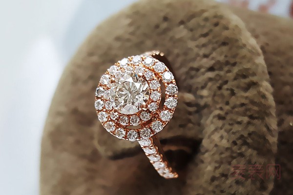 二手奢侈品一克拉主钻无色钻石戒指展示图