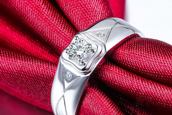 结婚买的钻石戒指现在能卖多少钱？