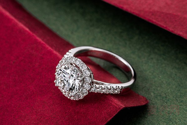 原价一万七的钻石戒指回收多少钱
