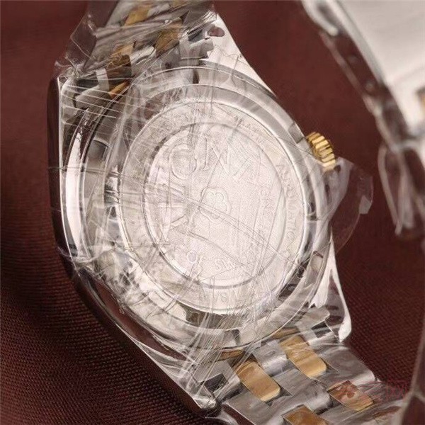 PVD镀金材质的梅花手表能卖多少钱？
