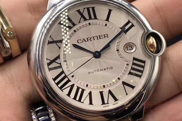 不锈钢镀金材质的卡地亚二手手表回收多少钱？