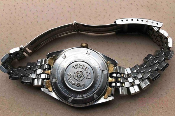 10000元的梅花手表回收价格多少钱