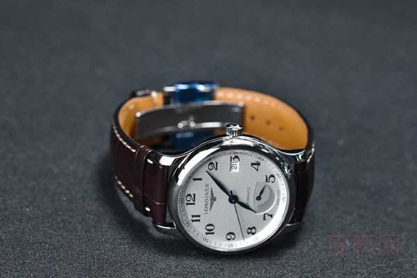 刚买的品牌浪琴手表可以回收吗 较高价有几折呢